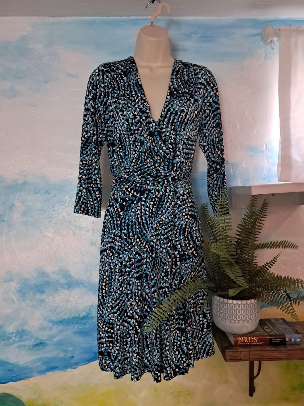 Tahari size 8 dress, beautiful quality and condition